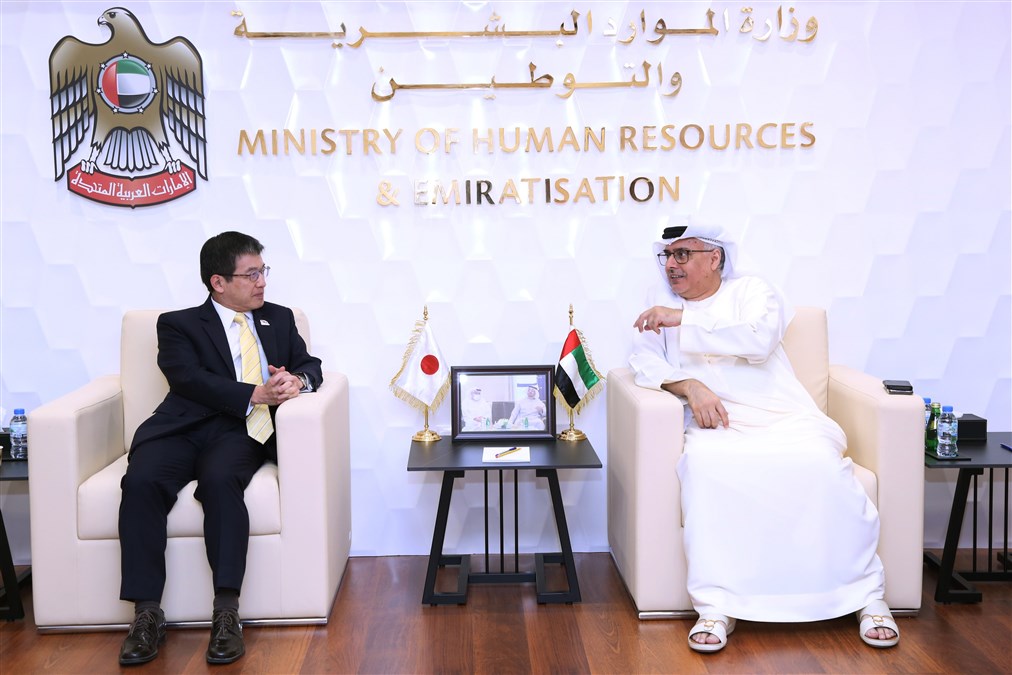 العور يبحث مع السفير الياباني تعزيز التعاون في مجال تنمية الموارد البشرية