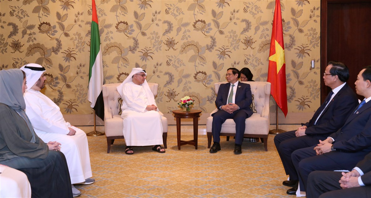 عبد الرحمن العور يلتقي رئيس وزراء فيتنام ويبحث معه آفاق التعاون في مجالات العمل
