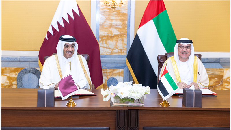 الإمارات وقطر توقعان مذكرة تفاهم لتطوير التعاون في مجالات العمل وتنمية الموارد البشرية