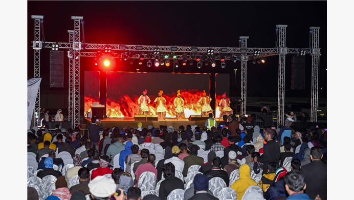 أكثر من 300 ألف عامل يشاركون في فعاليات " معكم وبكم ندخل العام الجديد"في أكثر من 30 موقعاً على مستوى الدولة