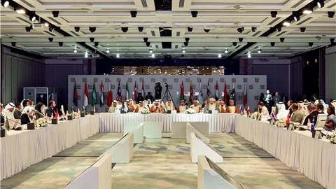 "حوار أبوظبي" يختتم أعماله  بتحديد أولويات ومسارات ذكية لتعزيز مهارات العمالة وتنقلها وزيادة الامتثال للتشريعات والربط بين منظومات التعليم وسوق العمل