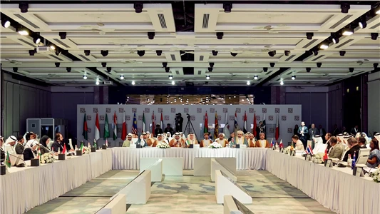 "حوار أبوظبي" يختتم أعماله  بتحديد أولويات ومسارات ذكية لتعزيز مهارات العمالة وتنقلها وزيادة الامتثال للتشريعات والربط بين منظومات التعليم وسوق العمل