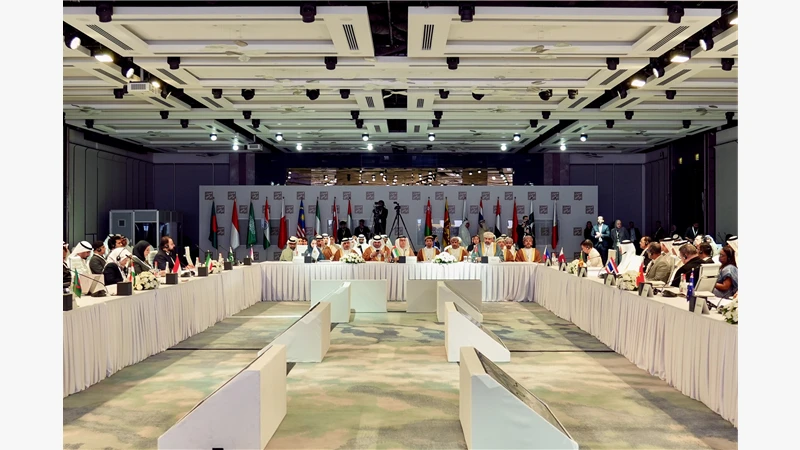 "حوار أبوظبي" يختتم أعماله  بتحديد أولويات ومسارات ذكية لتعزيز مهارات العمالة وتنقلها وزيادة الامتثال للتشريعات والربط بين منظومات التعليم وسوق العمل