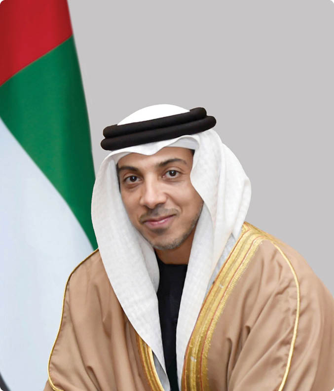  أبوظبي في 11 يونيو / وام/ هنأ سمو الشيخ ذياب بن زايد آل نهيان سمو الشيخ منصور بن زايد آل نهيان نائب رئيس الدولة نائب رئيس مجلس الوزراء وزير ديوان الرئاسة مالك نادي مانشستر سيتي، بمناسبة تتويج فريق مانشستر سيتي بلقب دوري أبطال أوروبا للمرة الأولى في تاريخه.  وأعرب سمو الشيخ ذياب بن زايد آل نهيان عن بالغ سعادته بهذا الإنجاز، مؤكداً أنه جاء نتيجة للرؤية الثاقبة التي يمتلكها سمو الشيخ منصور بن زايد آل نهيان، والتي أثمر عنها تحقيق اللقب الأغلى بكل جدارة واستحقاق رغم المنافسة القوية من أقوى أندية القارة.  وقال سموه: ”بقيادة الشيخ منصور بن زايد وجهوده الحثيثة تحول مانشستر سيتي إلى رقم صعب محلياً وقارياً، وفوزه باللقب الأوروبي الأكبر يرسخ مكانته الكبيرة في عالم كرة القدم، ويعكس تفرد النموذج الرياضي الذي يقدمه النادي“.  كما هنأ سموه أعضاء الجهازين الفني والإداري، واللاعبين، والقائمين على النادي، على ما بذلوه من جهود خلال الموسم الحالي، متمنياً لهم مزيداً من الإنجازات والألقاب.